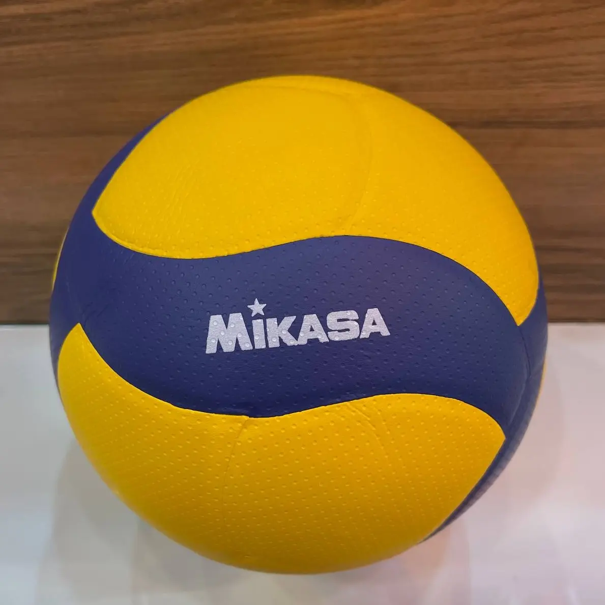 توپ والیبال mikasa-اصل ارجینال-با جنسی فوق العاده عالی