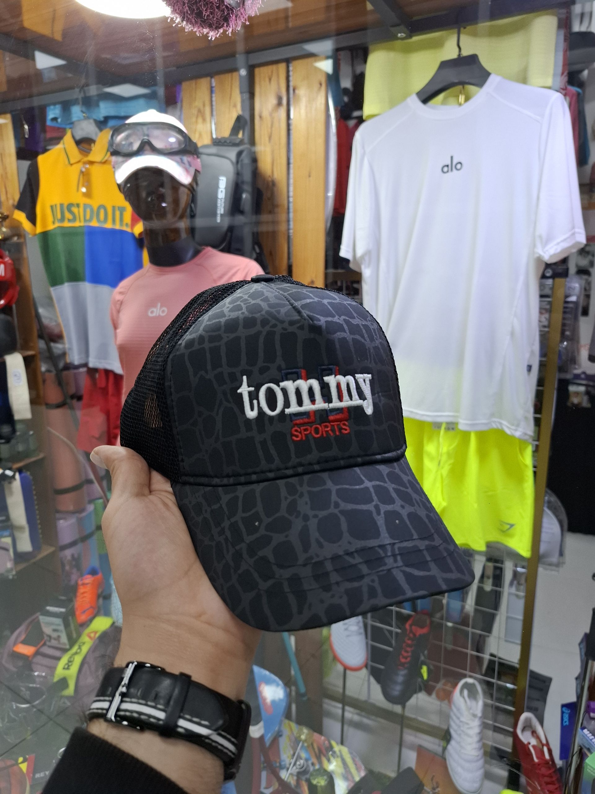 کلاه نقاب دار اسپرت tommy